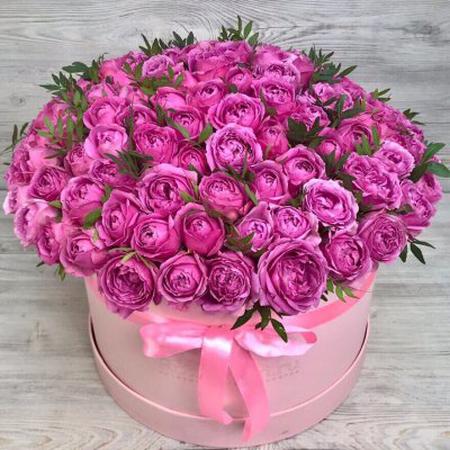 Розовая коробка из 51 пионовидной розы